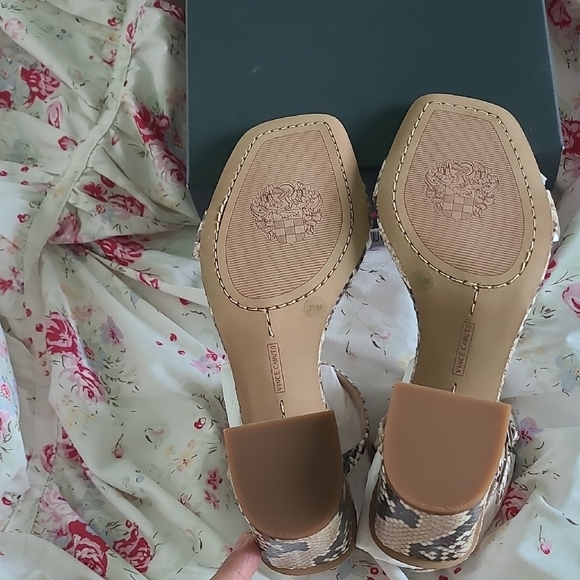 Vince Camuto Women's Snakeskin Block Heel Sandals NWB - Picture 4 of 6